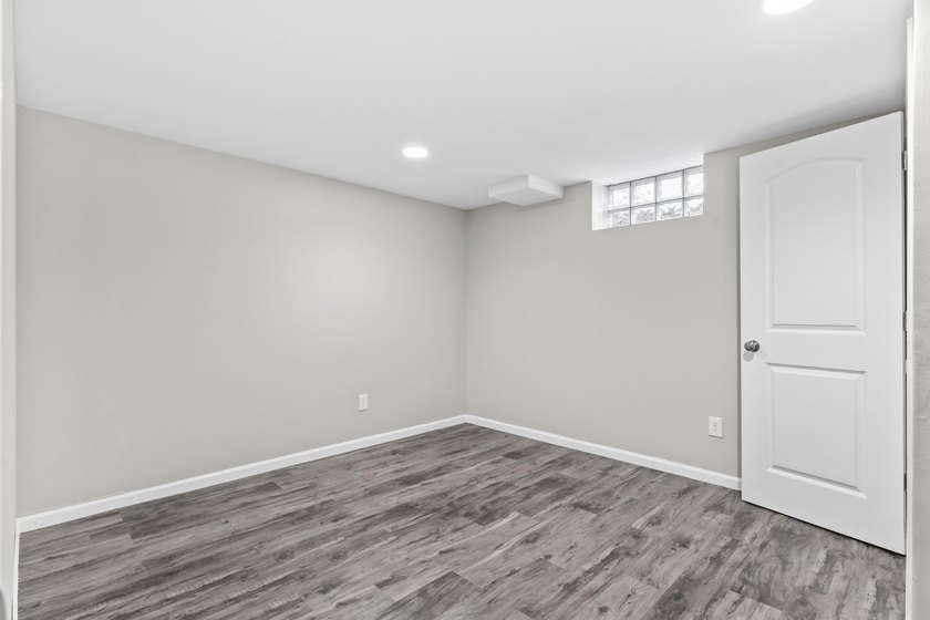 Welcome to this beautifully remodeled Milwaukee ranch! Mature - photo 30