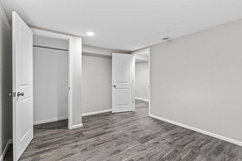 Welcome to this beautifully remodeled Milwaukee ranch! Mature - photo 31