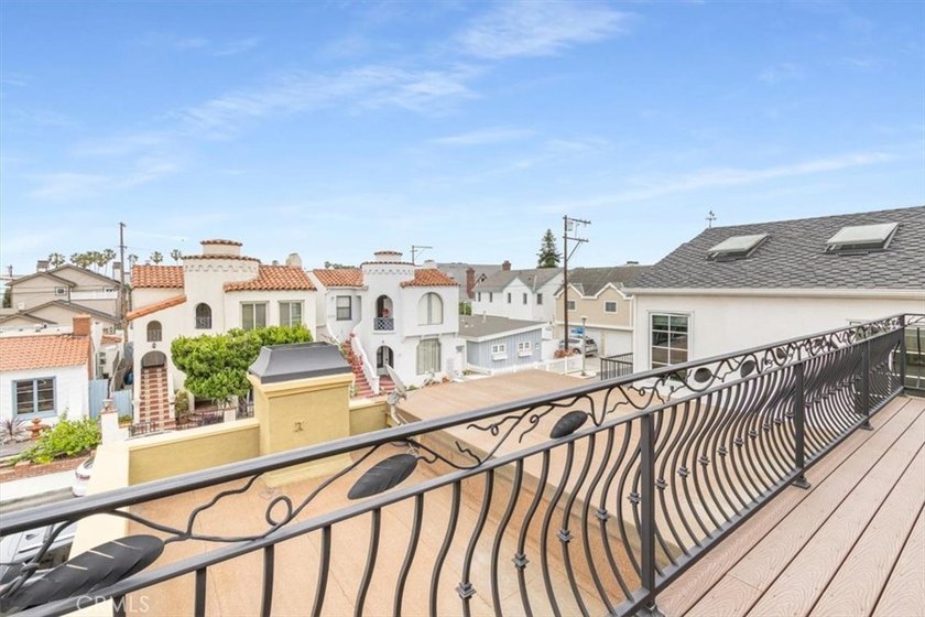 Welcome to this beautifully upgraded Belmont Shore home, where - photo 32