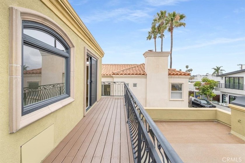 Welcome to this beautifully upgraded Belmont Shore home, where - photo 33