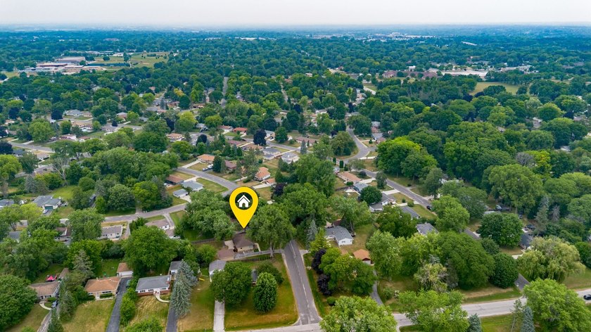 Welcome to this beautifully remodeled Milwaukee ranch! Mature - photo 34