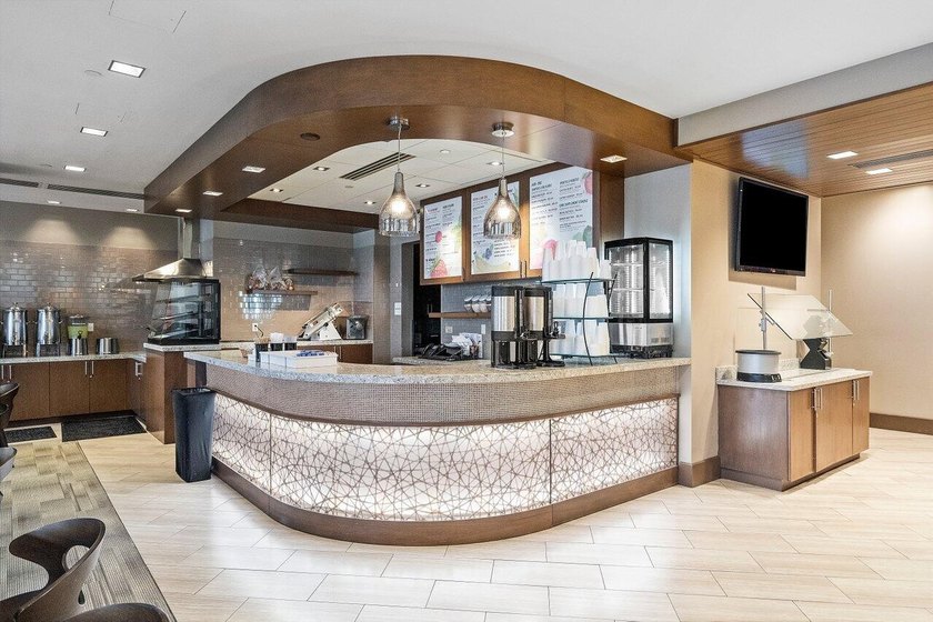 Stunning remodeled 3 BD plus office, 2.5 BA residence in - photo 36