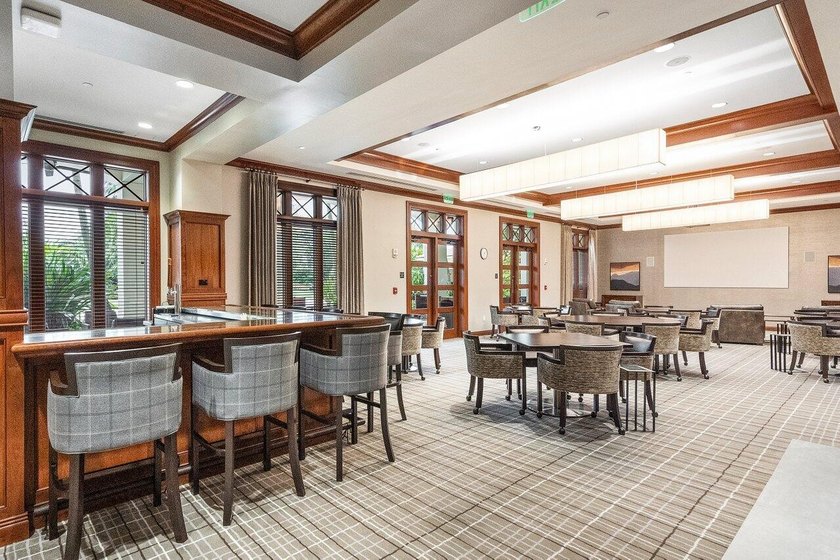 Stunning remodeled 3 BD plus office, 2.5 BA residence in - photo 37