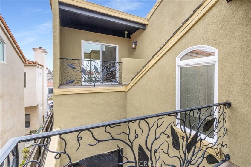 Welcome to this beautifully upgraded Belmont Shore home, where - photo 46