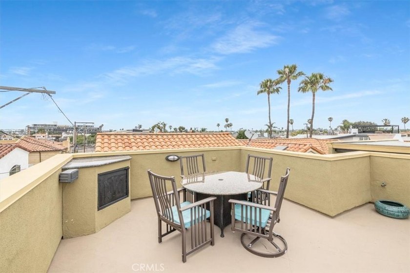 Welcome to this beautifully upgraded Belmont Shore home, where - photo 49
