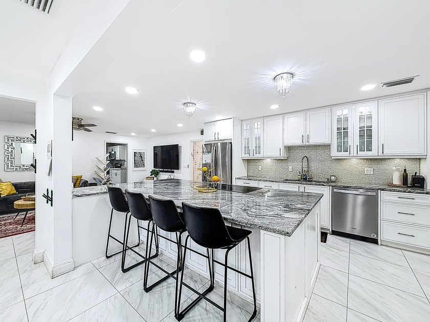 Welcome to this beautifully remodeled home on a quiet cul-de-sac - photo 14