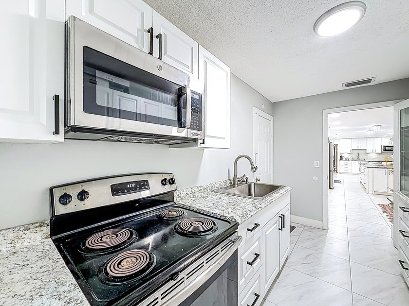 Welcome to this beautifully remodeled home on a quiet cul-de-sac - photo 20