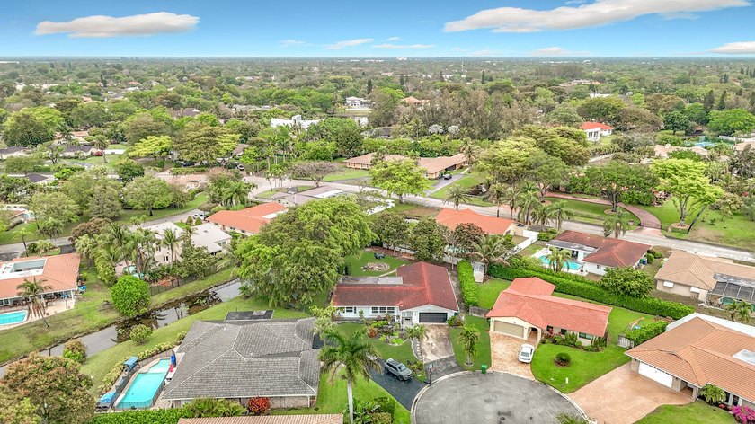 Welcome to this beautifully remodeled home on a quiet cul-de-sac - photo 49