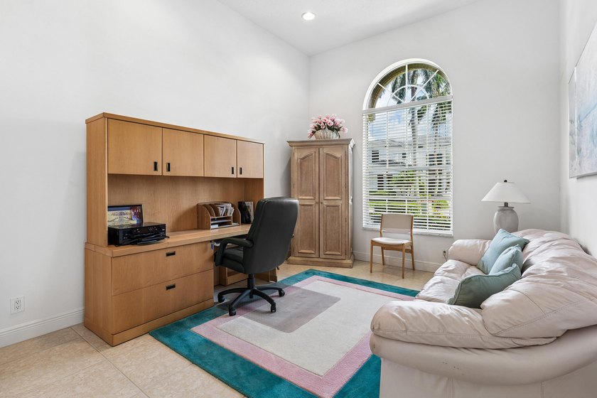 This Southern Exposure 3-bedroom, 2.5-bathroom residence on an - photo 13