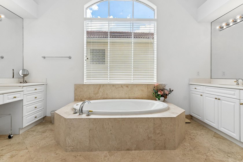 This Southern Exposure 3-bedroom, 2.5-bathroom residence on an - photo 19
