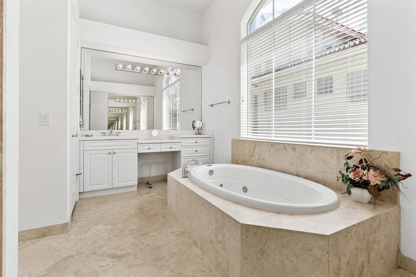 This Southern Exposure 3-bedroom, 2.5-bathroom residence on an - photo 21
