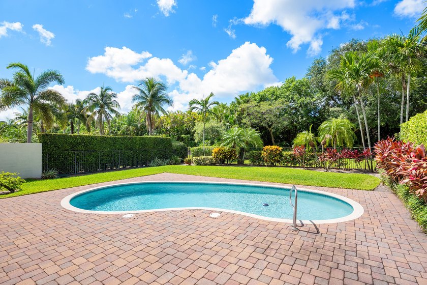 This Southern Exposure 3-bedroom, 2.5-bathroom residence on an - photo 23