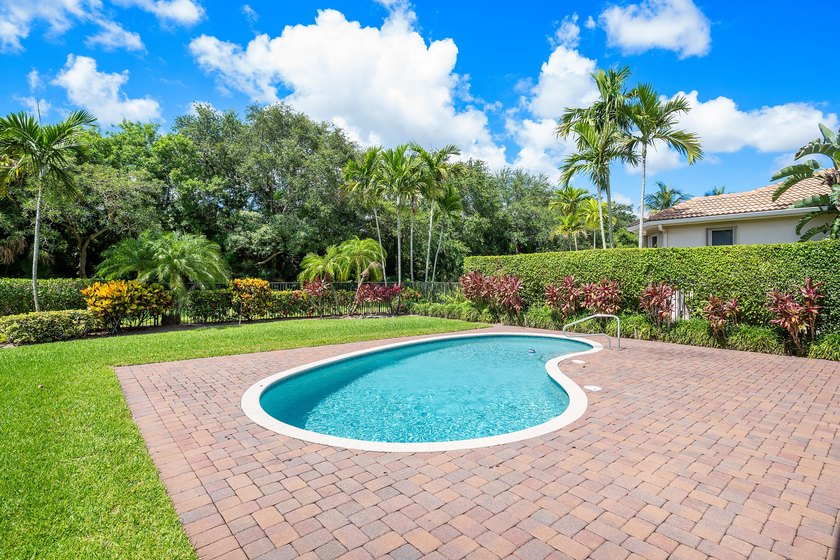 This Southern Exposure 3-bedroom, 2.5-bathroom residence on an - photo 24