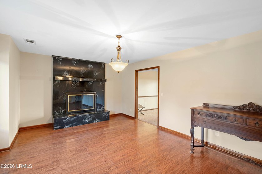 A perfect blend of waterfront serenity and everyday comfort - photo 5