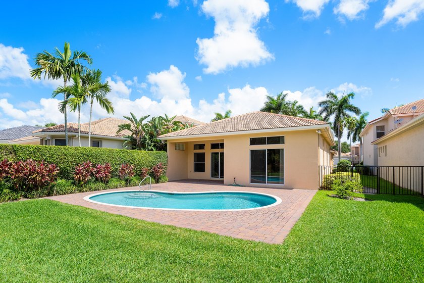 This Southern Exposure 3-bedroom, 2.5-bathroom residence on an - photo 25