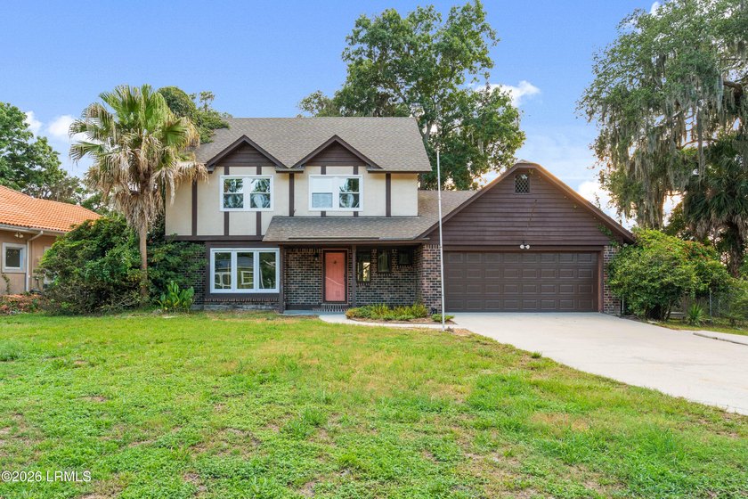 A perfect blend of waterfront serenity and everyday comfort - photo 8