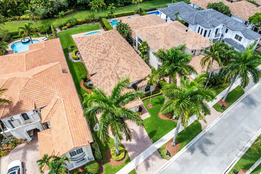 This Southern Exposure 3-bedroom, 2.5-bathroom residence on an - photo 28