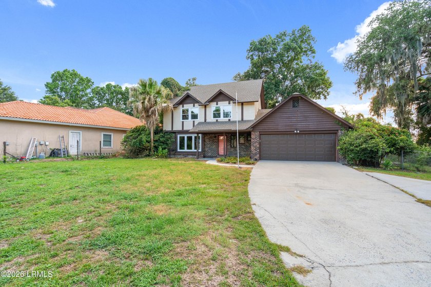 A perfect blend of waterfront serenity and everyday comfort - photo 9
