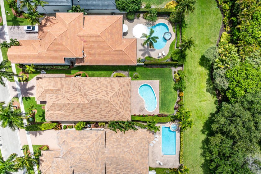 This Southern Exposure 3-bedroom, 2.5-bathroom residence on an - photo 29
