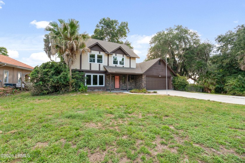 A perfect blend of waterfront serenity and everyday comfort - photo 10
