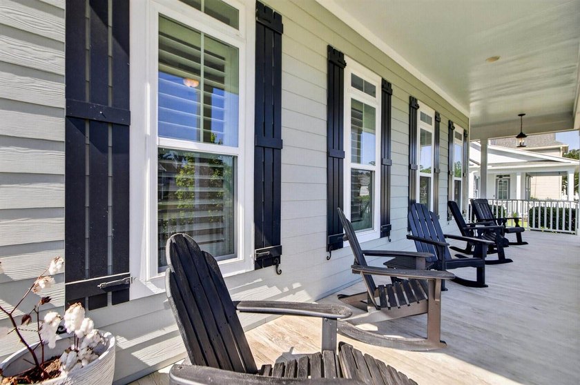 Welcome to this beautifully maintained 4 bedroom, 3.5 bath home - photo 3