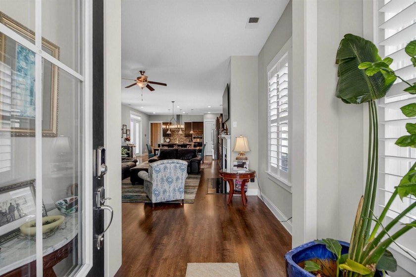 Welcome to this beautifully maintained 4 bedroom, 3.5 bath home - photo 5