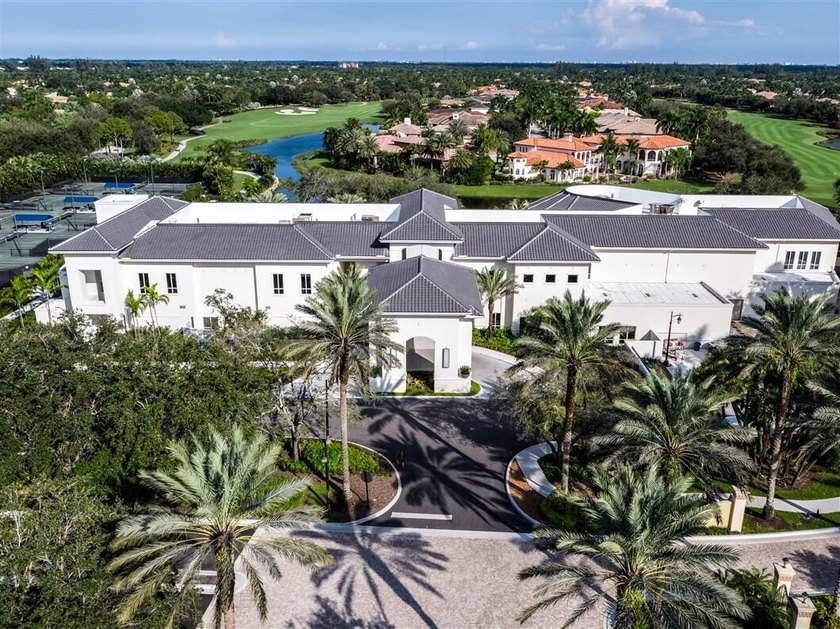 This Southern Exposure 3-bedroom, 2.5-bathroom residence on an - photo 37