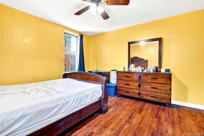This tremendous 915 sq. ft. true 2BR co-op is situated on a - photo 34