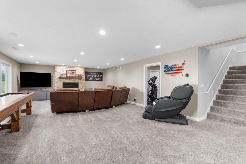Welcome to an extraordinary custom-built estate where luxury - photo 46