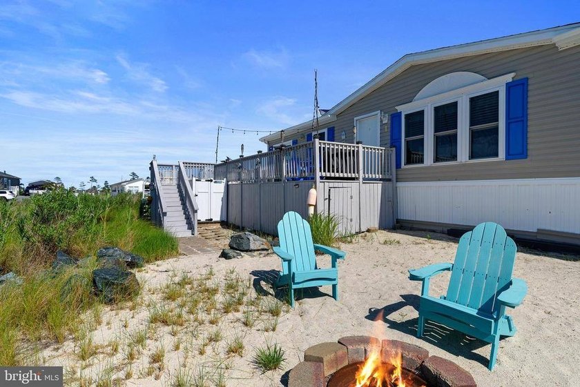 Coastal Living at Its Best! Enjoy life in a beautiful waterfront - photo 4