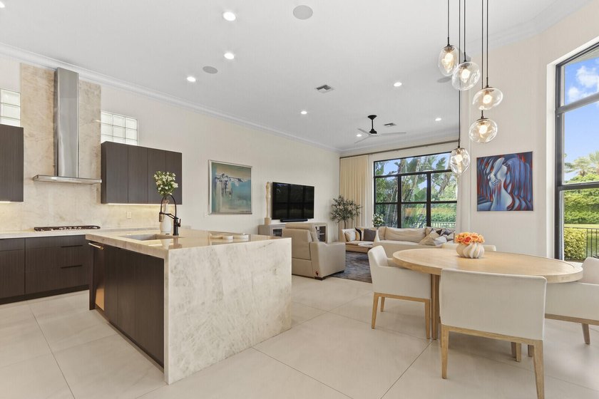 Welcome to this exceptional lakefront residence in the - photo 11