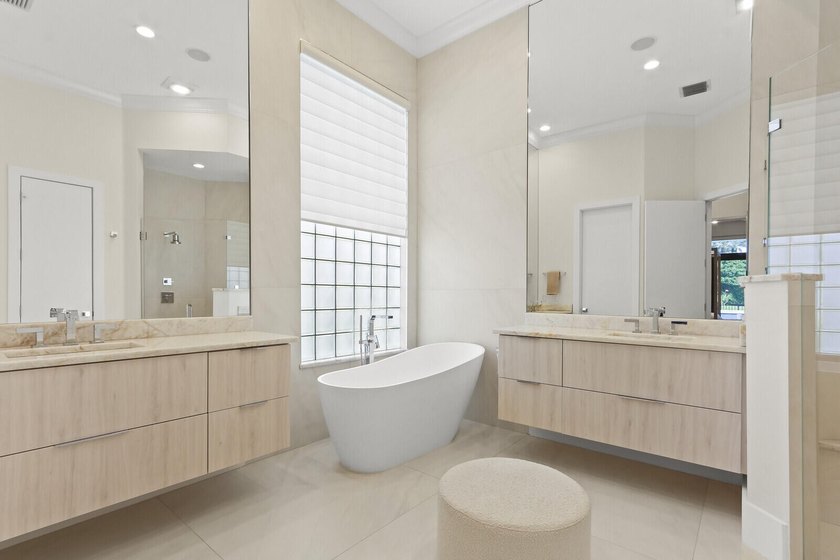 Welcome to this exceptional lakefront residence in the - photo 36