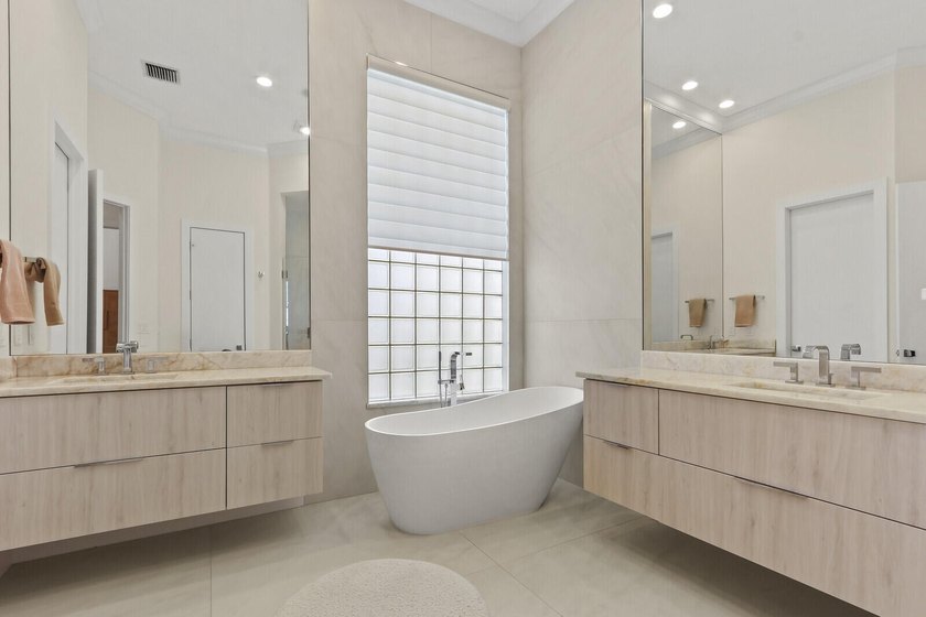 Welcome to this exceptional lakefront residence in the - photo 38