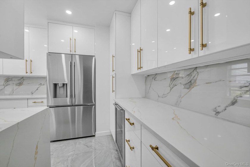 Welcome to your new home in the heart of Forest Hills. This MINT - photo 7