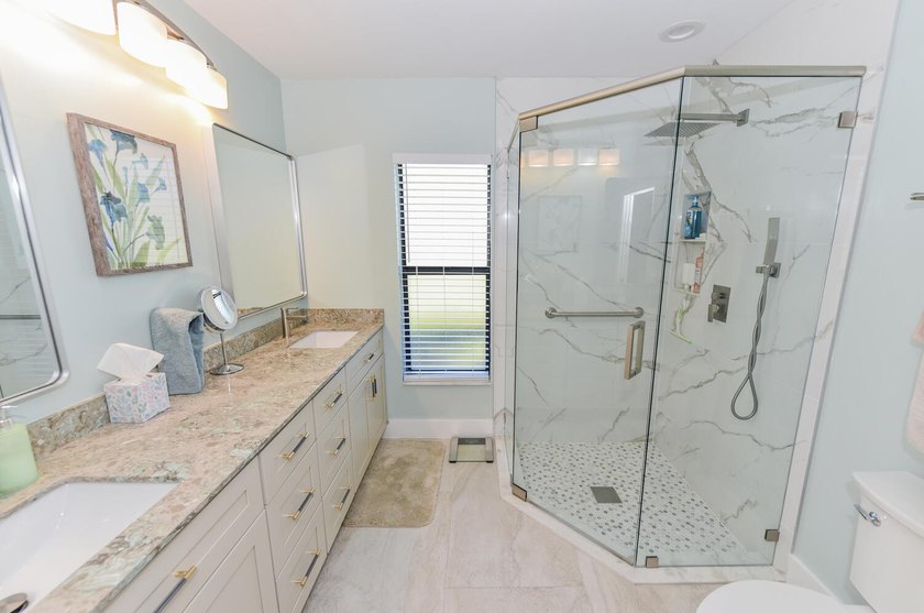 Experience modern luxury and a resort-style lifestyle in this - photo 11
