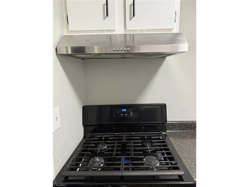 Investor Special! This 2-bedroom, 1-bath condo is ideally - photo 3