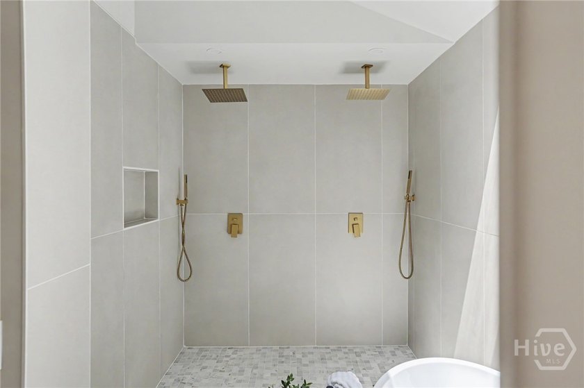 Beautifully reimagined and move-in ready, this updated 3-bedroom - photo 20