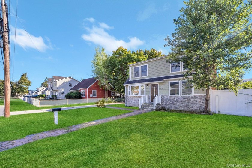 Welcome to this beautifully updated 4-bedroom dormered Cape - photo 3