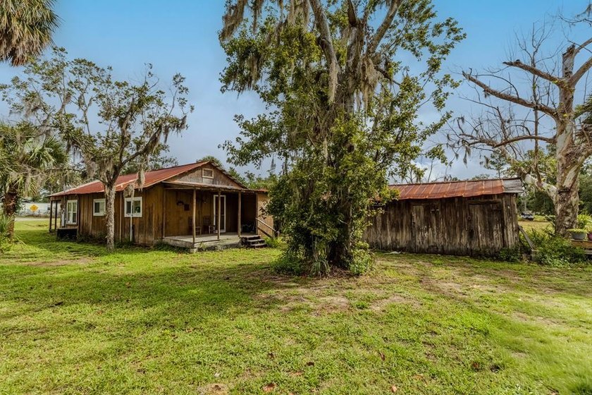 Charming old Florida cracker-style home on 4.2 acres in - photo 3