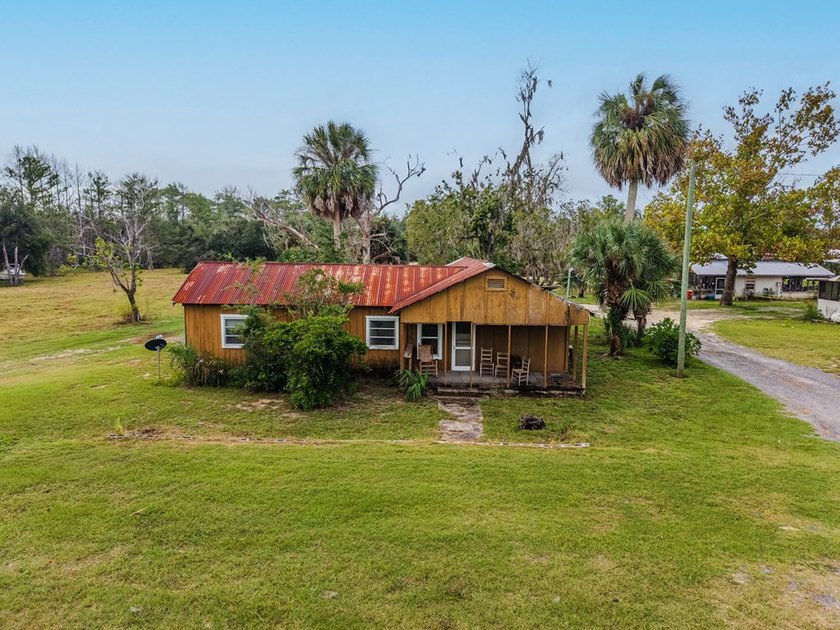 Charming old Florida cracker-style home on 4.2 acres in - photo 5