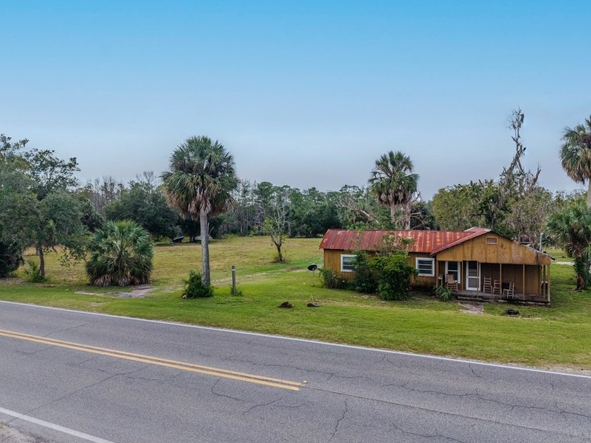 Charming old Florida cracker-style home on 4.2 acres in - photo 6