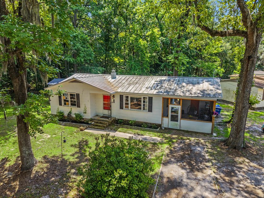 Tucked beneath mature trees in the heart of West Ashley, this - photo 31