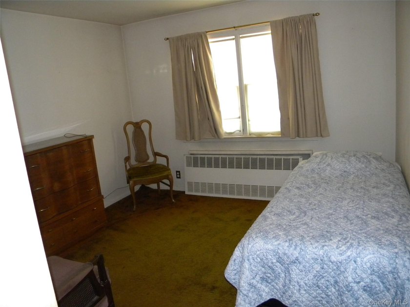 SPACIOUS 3 BEDROOM, 3 BATHROOM HI RANCH IN DESIRABLE BAY TERRACE - photo 12