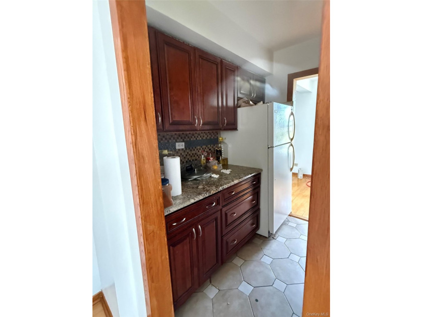 In the heart of Jamaica, this excellent apartment is close to - photo 10