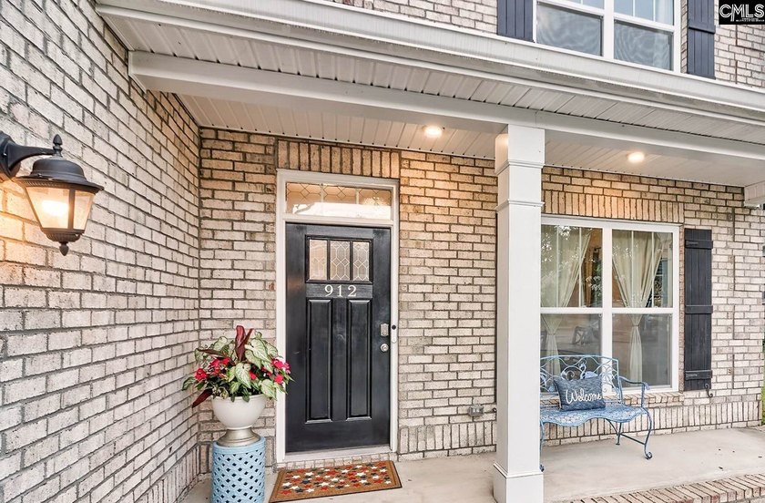 Welcome to this stunning, turn-key residence in Northeast - photo 5