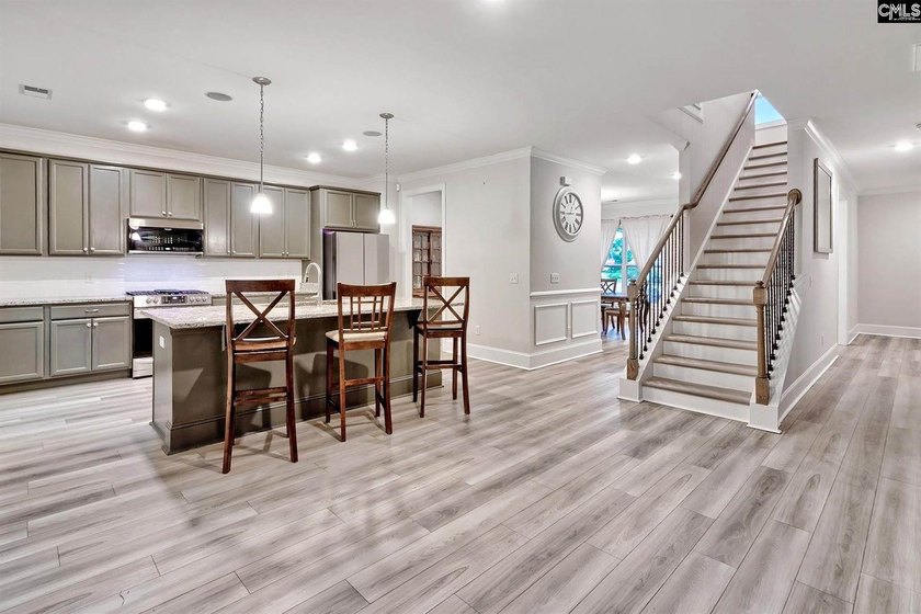 Welcome to this stunning, turn-key residence in Northeast - photo 9
