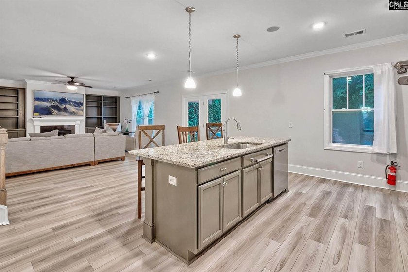 Welcome to this stunning, turn-key residence in Northeast - photo 10