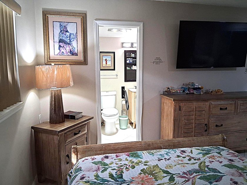 **FIRST FLOOR** UPDATED and SPACIOUS 1 BEDROOM 1 &amp; a 1/2 baths - photo 12