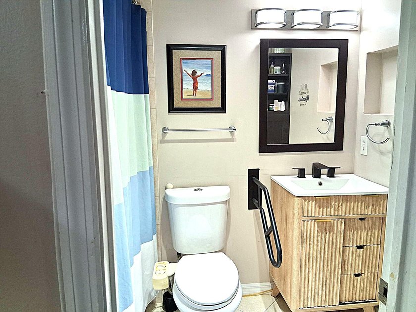 **FIRST FLOOR** UPDATED and SPACIOUS 1 BEDROOM 1 &amp; a 1/2 baths - photo 14