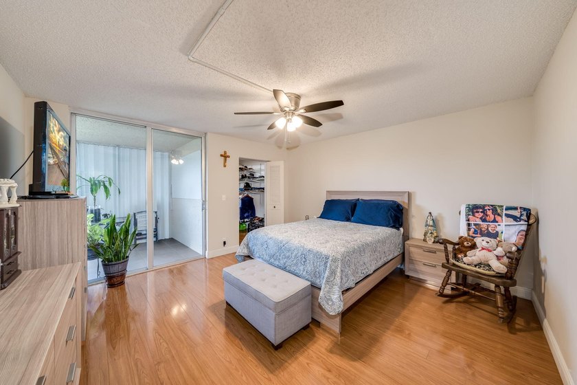2/2 remodeled 55+ plus community. White Kitchen, New Tile, Wood - photo 24